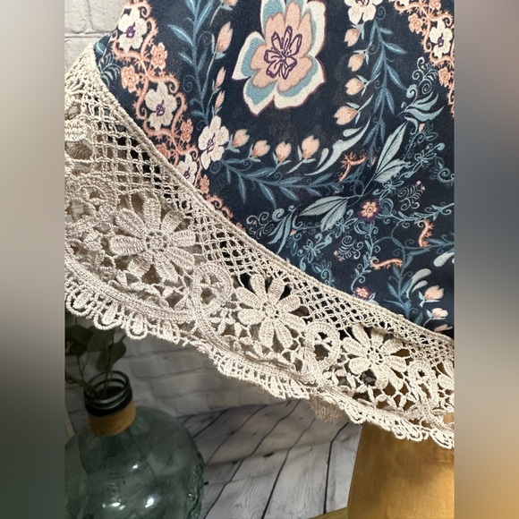 Flint & Moss Floral Front Tie with Lace trim Boho Kimono Robe Top - Picture 4 of 6